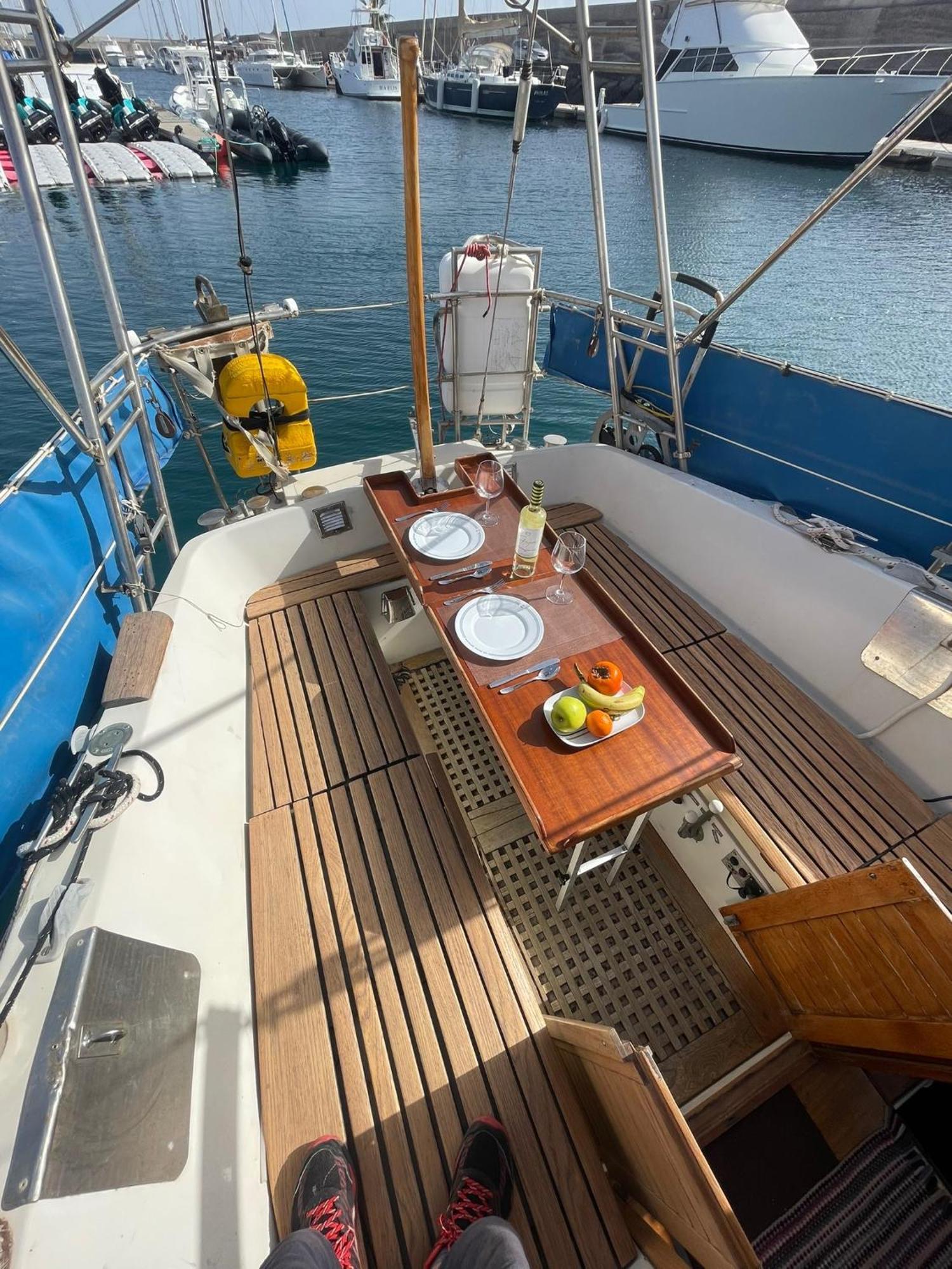 El Velero Botel Puerto Calero